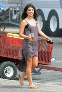 Shenae Grimes-Beech feet photo thumbnail