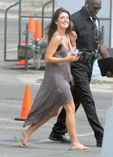 Shenae Grimes-Beech feet photo thumbnail