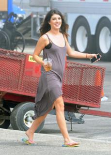 Shenae Grimes-Beech feet photo thumbnail