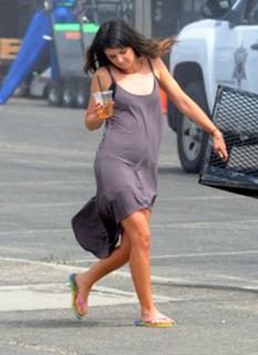 Shenae Grimes-Beech feet photo thumbnail