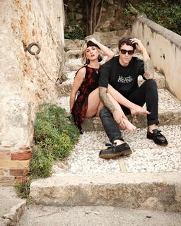 Shenae Grimes-Beech feet photo thumbnail