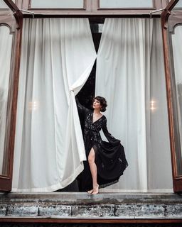 Shenae Grimes-Beech feet photo thumbnail