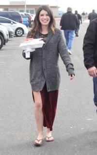 Shenae Grimes-Beech feet photo thumbnail
