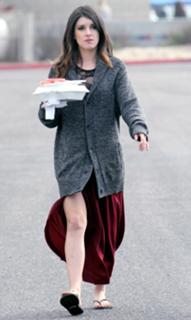 Shenae Grimes-Beech feet photo thumbnail