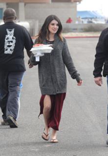 Shenae Grimes-Beech feet photo thumbnail