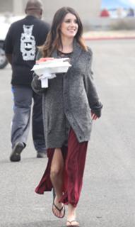 Shenae Grimes-Beech feet photo thumbnail