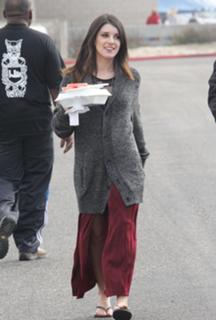 Shenae Grimes-Beech feet photo thumbnail