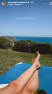 Shenae Grimes-Beech feet photo thumbnail