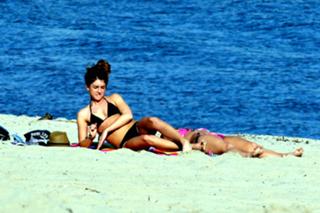 Shenae Grimes-Beech feet photo thumbnail