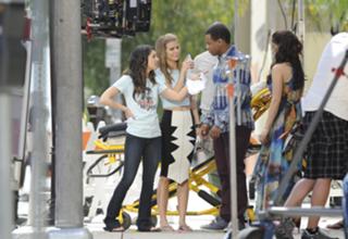 Shenae Grimes-Beech feet photo thumbnail