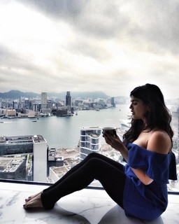 Shenaz Treasury feet photo 2