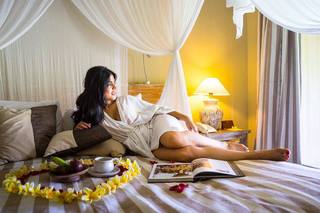 Shenaz Treasury feet photo 4