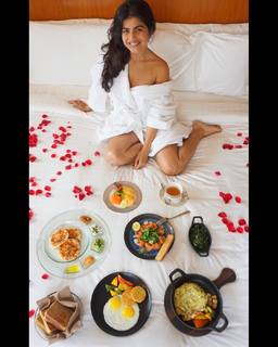 Shenaz Treasury feet photo 17