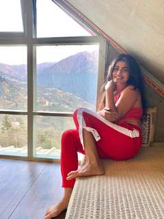 Shenaz Treasury feet photo 2