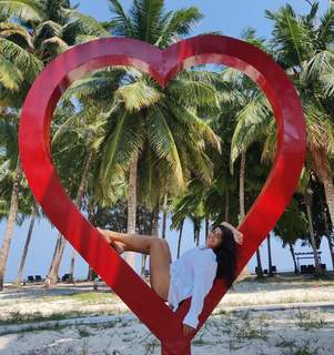 Shenaz Treasury feet photo 1