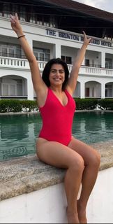 Shenaz Treasury feet photo 1