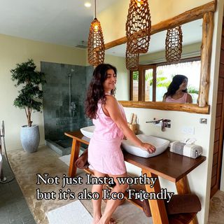 Shenaz Treasury feet photo 2