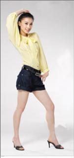 Shengyi Huang feet photo 15