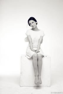 Shengyi Huang feet photo 11