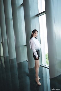 Shengyi Huang feet photo 13