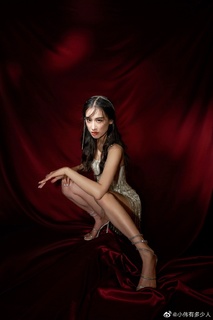 Shengyi Huang feet photo 18
