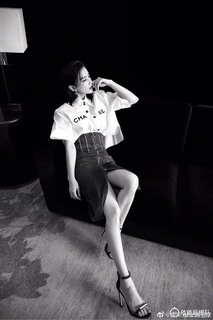 Shengyi Huang feet photo 16