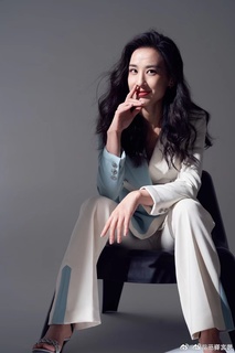 Shengyi Huang feet photo 15