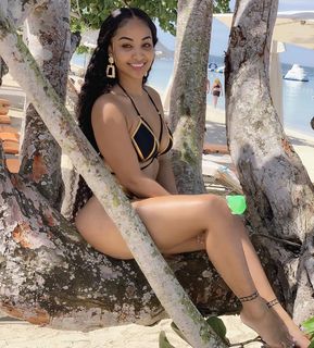 Shenseea feet photo thumbnail