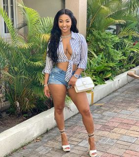 Shenseea feet photo thumbnail