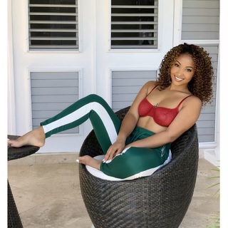 Shenseea feet photo thumbnail