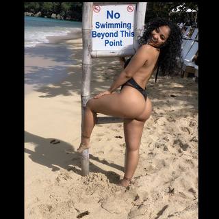 Shenseea feet photo thumbnail