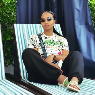 Shenseea feet photo thumbnail