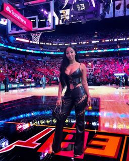 Shenseea feet photo thumbnail