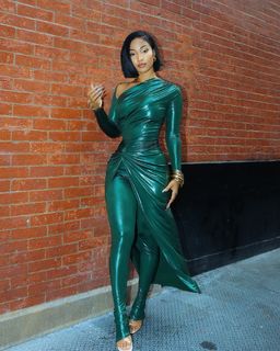 Shenseea feet photo thumbnail