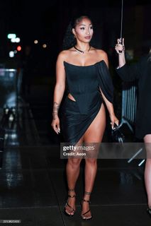 Shenseea feet photo thumbnail