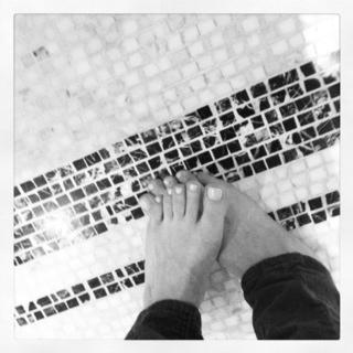 Sheri Moon Zombie feet photo thumbnail