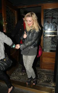 Sheridan Smith feet photo thumbnail