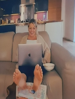 Sheridan Smith feet photo thumbnail