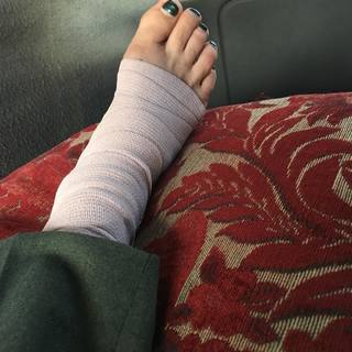 Sherilyn Fenn feet photo thumbnail