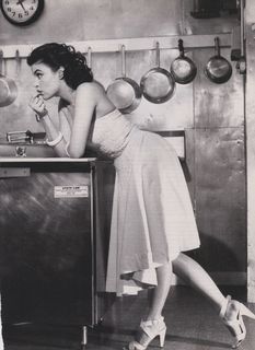 Sherilyn Fenn feet photo thumbnail