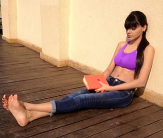 Sherlyn Chopra feet photo thumbnail