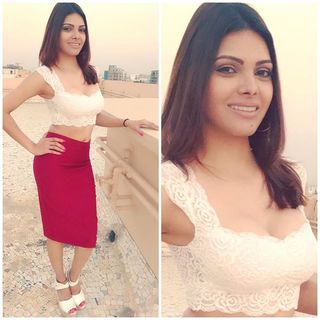 Sherlyn Chopra feet photo thumbnail