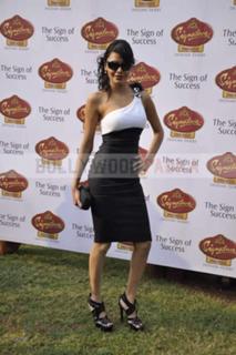 Sherlyn Chopra feet photo thumbnail