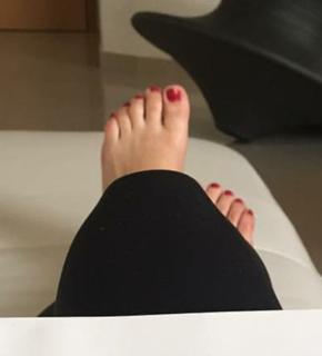 Sherlyn feet photo thumbnail
