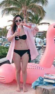 Sherlyn feet photo thumbnail