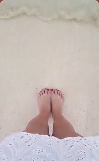 Sherlyn feet photo thumbnail