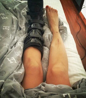 Sherlyn feet photo thumbnail