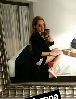 Sherlyn feet photo thumbnail