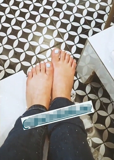 Sherlyn feet photo thumbnail