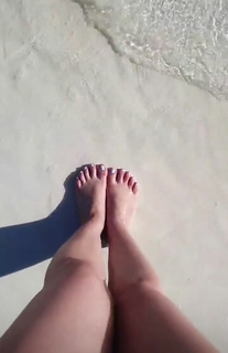 Sherlyn feet photo thumbnail
